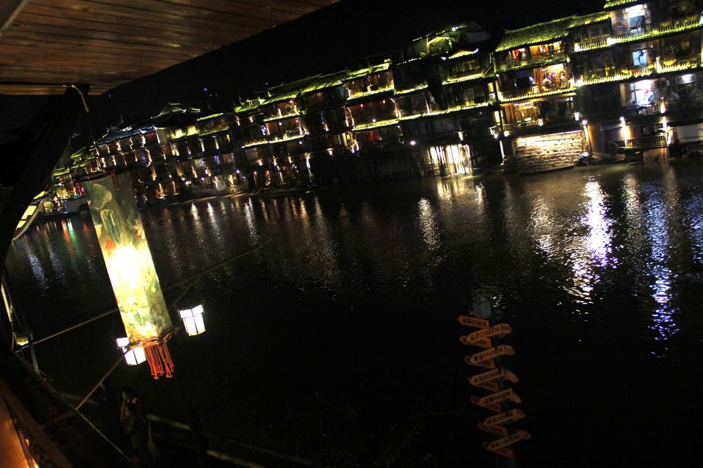 Fenghuang 1St Apartment Extérieur photo