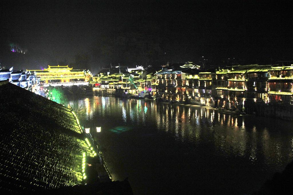 Fenghuang 1St Apartment Extérieur photo