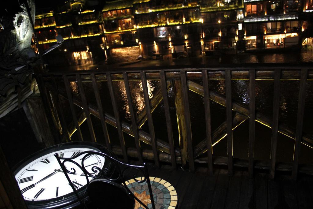 Fenghuang 1St Apartment Extérieur photo