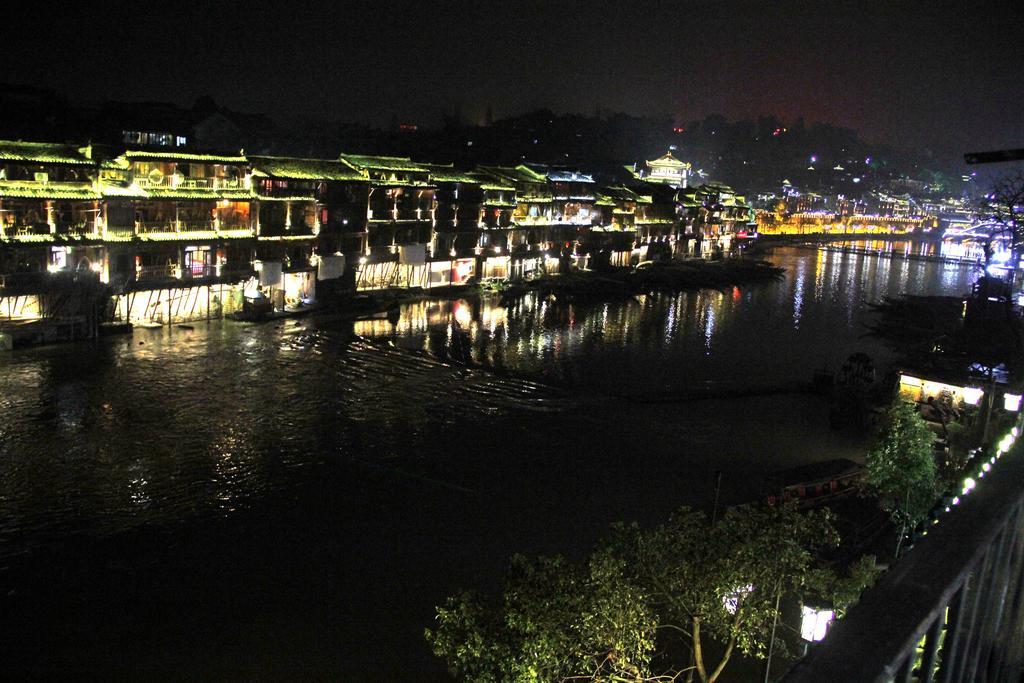 Fenghuang 1St Apartment Extérieur photo